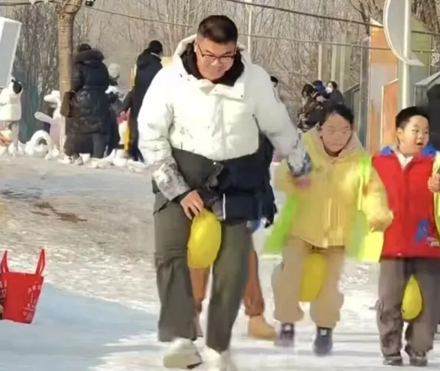 学校拟定马力全开运动计划鼓舞学生争当运动之马加强体育训练