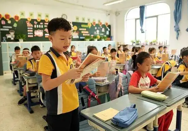 校园内的一切学生在享用教育资源方面的起点公正